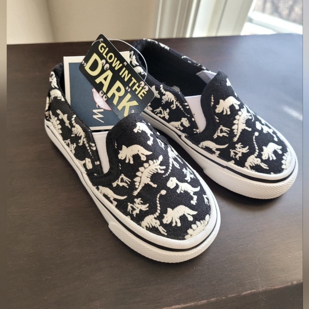 NWT*Kids Glow-in-the-Dark Dinosaur Slip-On Shoes - Black